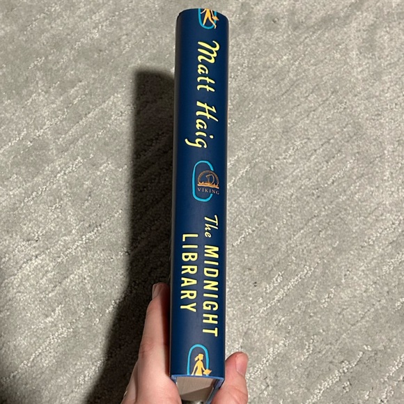 ‘The Midnight Library’ Matt Haig Hardcover Book - Picture 5 of 5